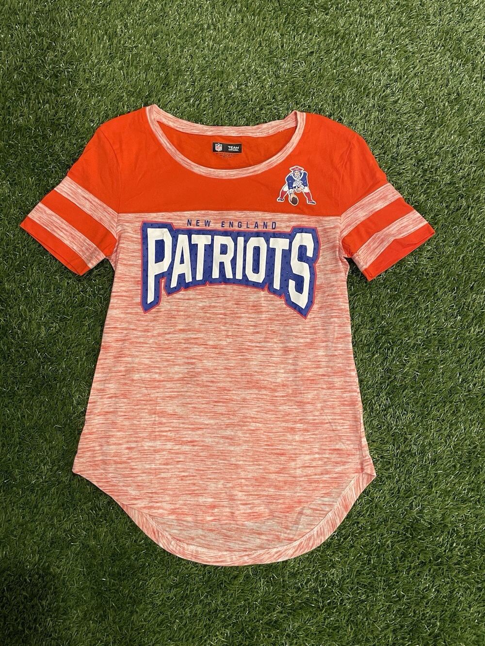 New England Patriots Womans S NFL T-shirt Glitter Football Maye Campbell Red